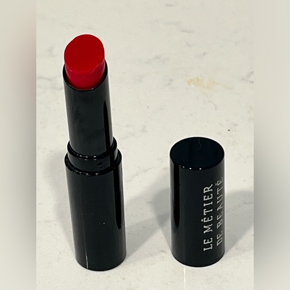 Le metier de beaute Lip Verglas Currant Lipstick - Picture 3 of 4